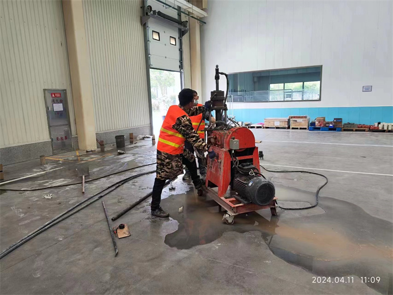 蓬安厂房地面下沉塌陷注浆加固施工